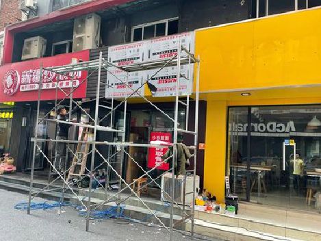 赤水市制作广告招牌如何避免它发黄？